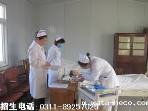 石家庄白求恩医学院护理专业学生实践课.jpg 石家庄白求恩医学院护理专业学生实践课.jpg